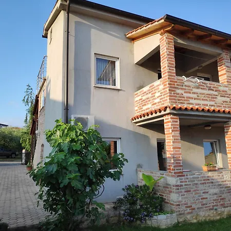 Apartman Memic 100m Od Mora