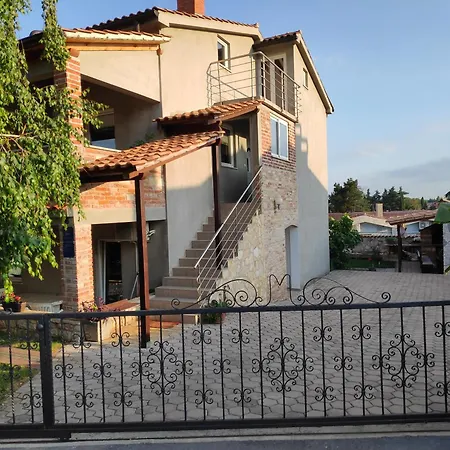 Apartment Memic 100m Od Mora