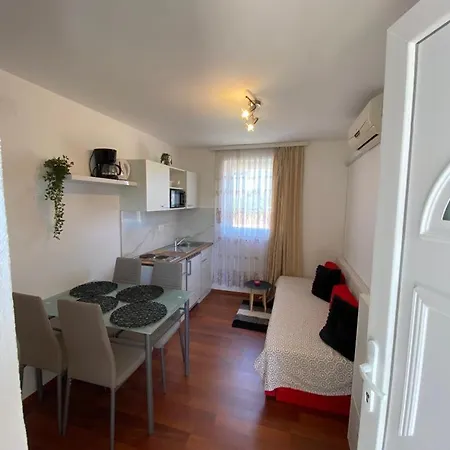 Memic 100m Od Mora * Porec