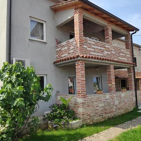 Memic 100m Od Mora * Porec