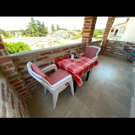 Memic 100m Od Mora Apartment