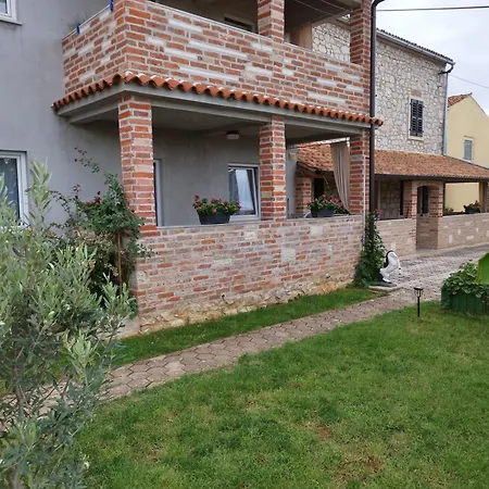 Memic 100m Od Mora * Porec