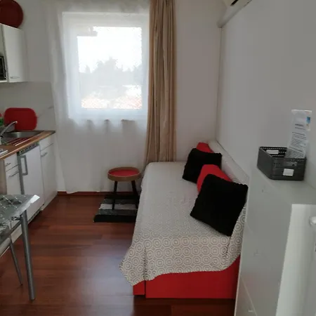 Memic 100m Od Mora Apartment Porec