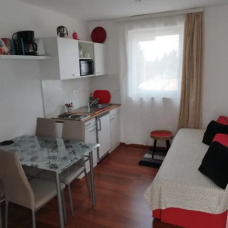 Memic 100m Od Mora Apartment *