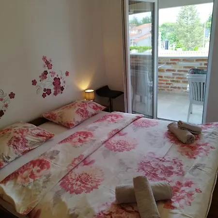 Apartment Memic 100m Od Mora