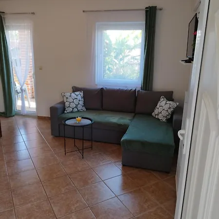 Memic 100m Od Mora Apartment