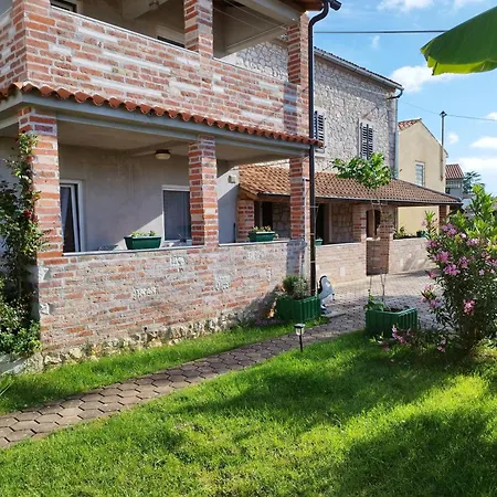 Memic 100m Od Mora Apartment