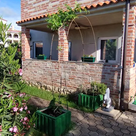 Memic 100m Od Mora Apartment Porec