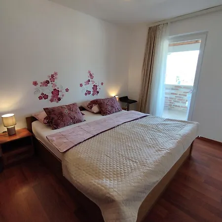 Memic 100m Od Mora Apartment