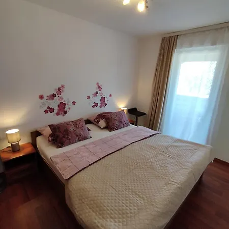 Apartment Memic 100m Od Mora