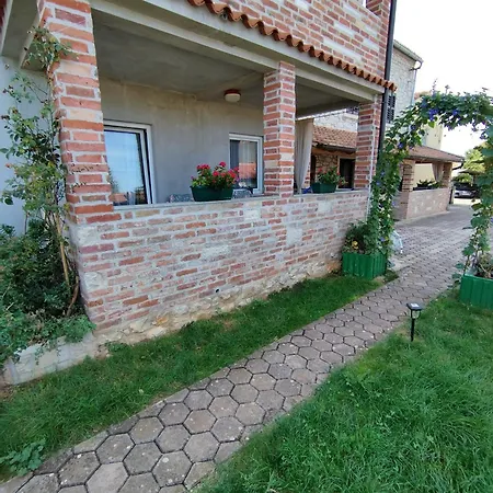 Memic 100m Od Mora