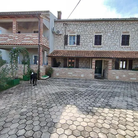Apartment Memic 100m Od Mora