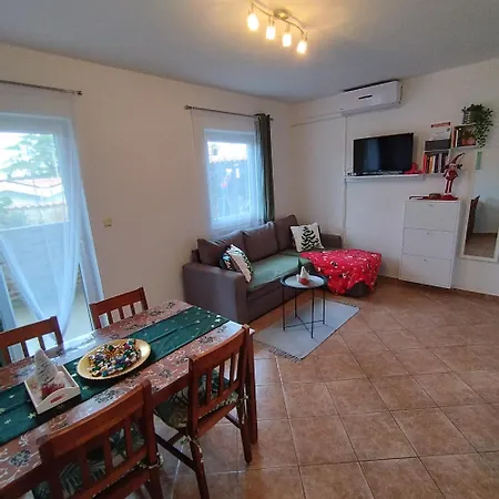 Memic 100m Od Mora Apartment