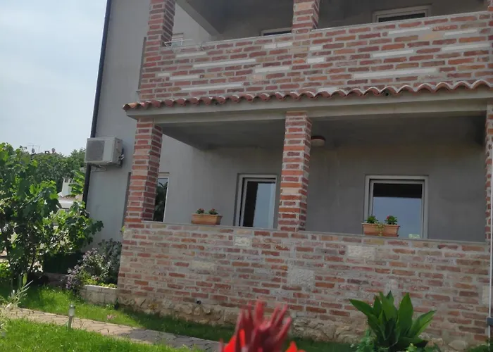 Memic 100m Od Mora * Poreč