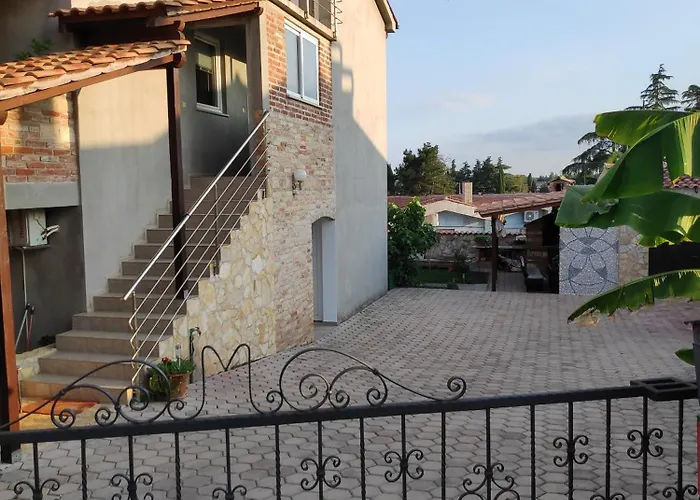 Memic 100m Od Mora *