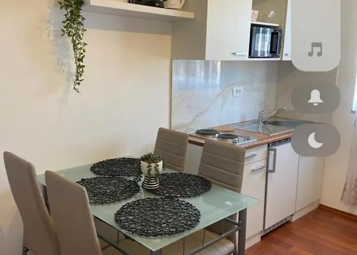 Memic 100m Od Mora * Poreč