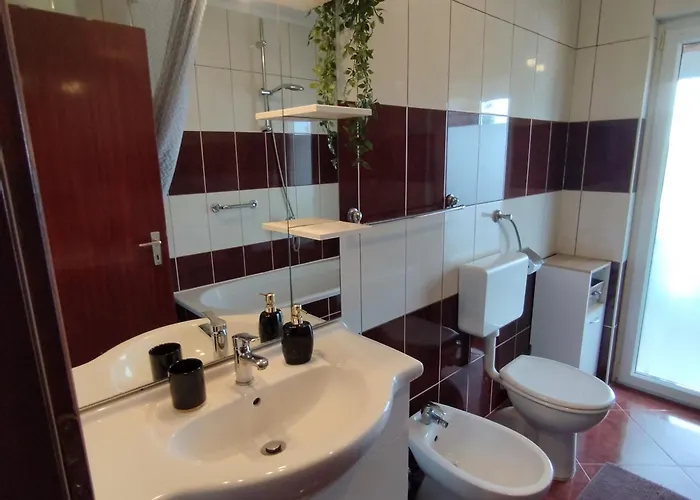 Memic 100m Od Mora *