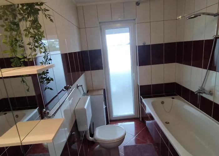 Memic 100m Od Mora * Poreč