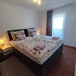 Apartment Memic 100m Od Mora
