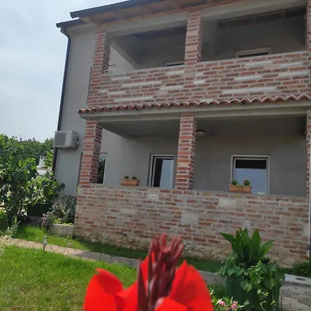 Memic 100m Od Mora * Porec