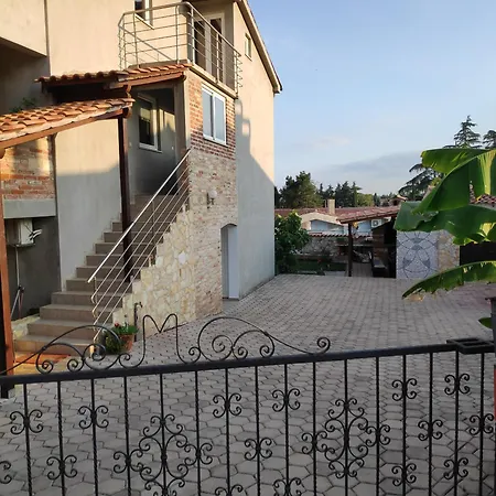 Memic 100m Od Mora *