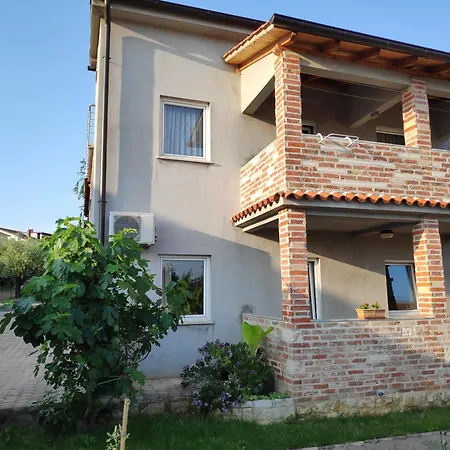 Memic 100m Od Mora *