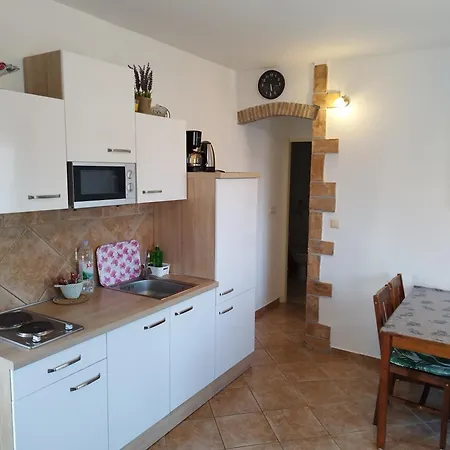 Memic 100m Od Mora Porec