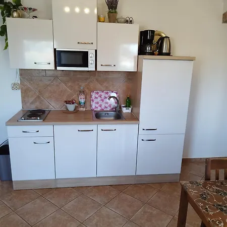 Memic 100m Od Mora Poreč