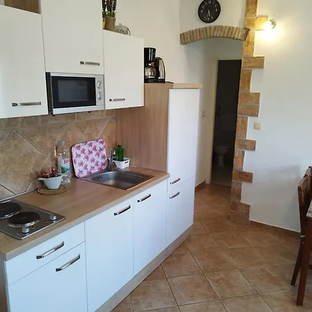 Memic 100m Od Mora Lägenhet Poreč