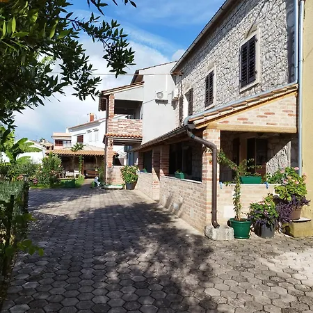 Memic 100m Od Mora * פורץ