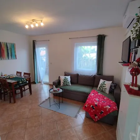 Memic 100m Od Mora Apartment