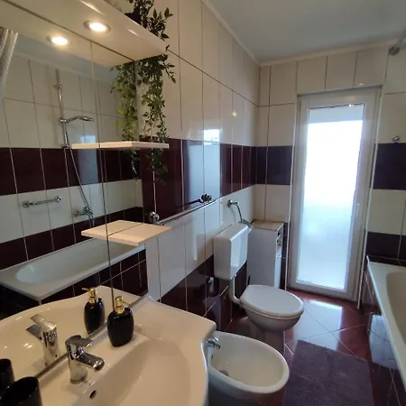 Memic 100m Od Mora פורץ