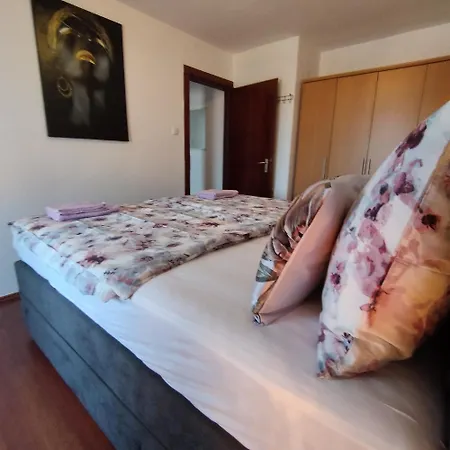 Memic 100m Od Mora * Poreč