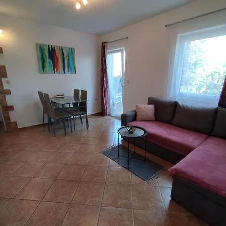 Memic 100m Od Mora Lägenhet *