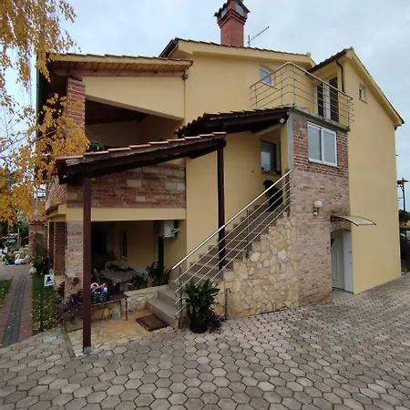 Memic 100m Od Mora Apartment Porec