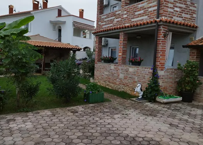 Апартаменты Memic 100m Od Mora Пореч