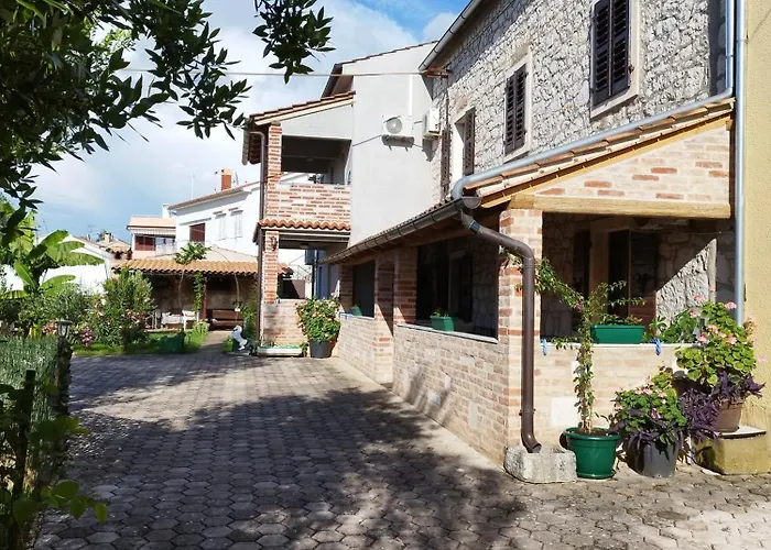 Memic 100m Od Mora * Poreč