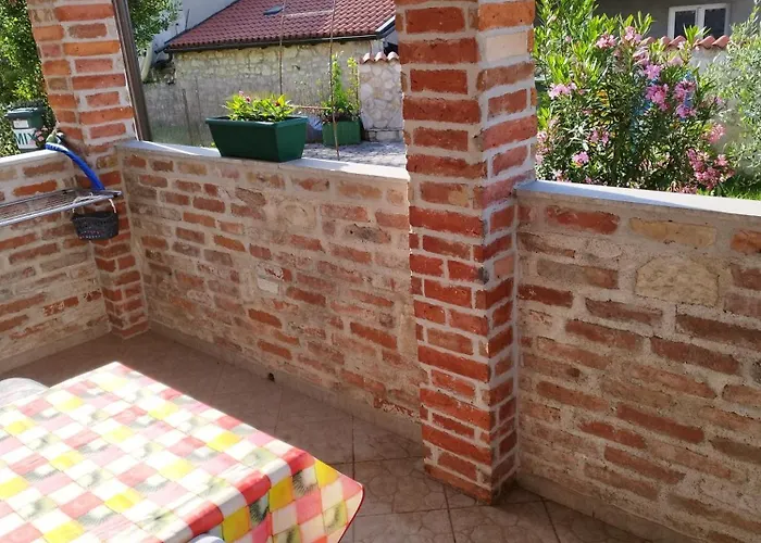 Memic 100m Od Mora *