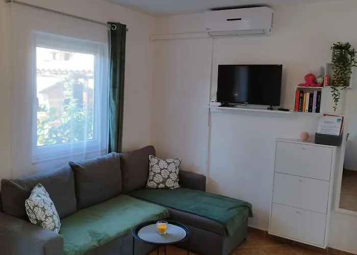 Memic 100m Od Mora *