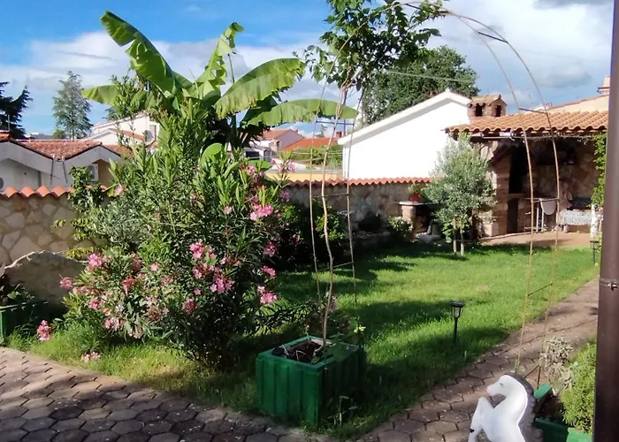 Memic 100m Od Mora Пореч