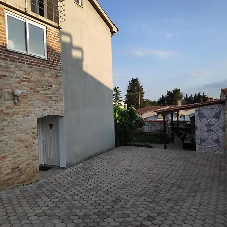 Memic 100m Od Mora *