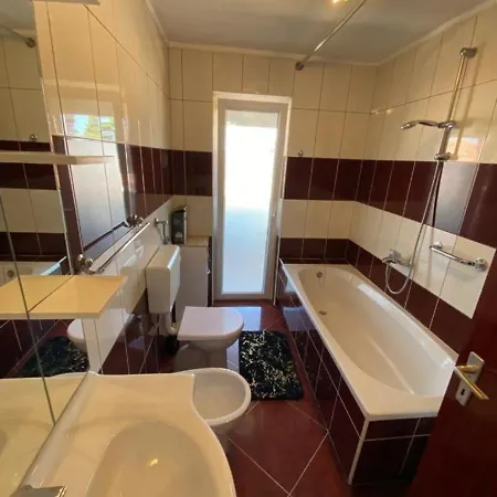 Memic 100m Od Mora بوريتش