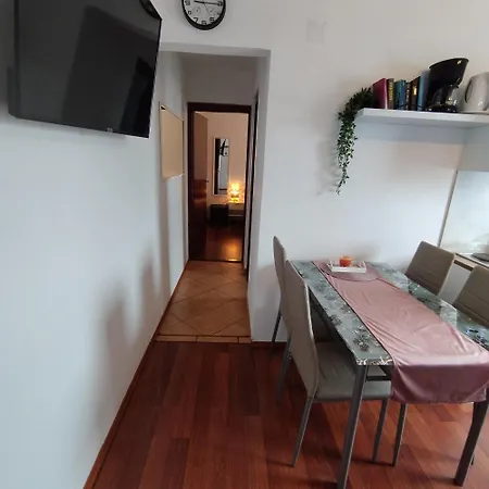 Memic 100m Od Mora شقة